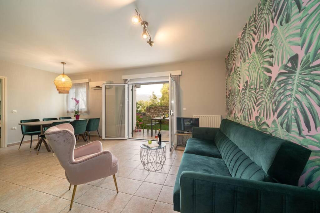Central & Elegant Suite With Private Garden Αργοστόλι Εξωτερικό φωτογραφία